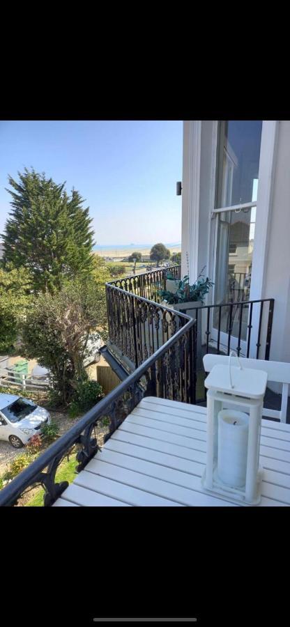 Wight On The Beach, Sleeps 4, Free Off Road Parking, Balcony With Sea Views Ryde  Esterno foto