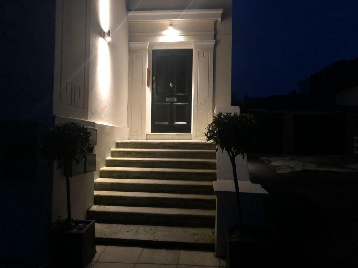 Wight On The Beach, Sleeps 4, Free Off Road Parking, Balcony With Sea Views Ryde  Esterno foto