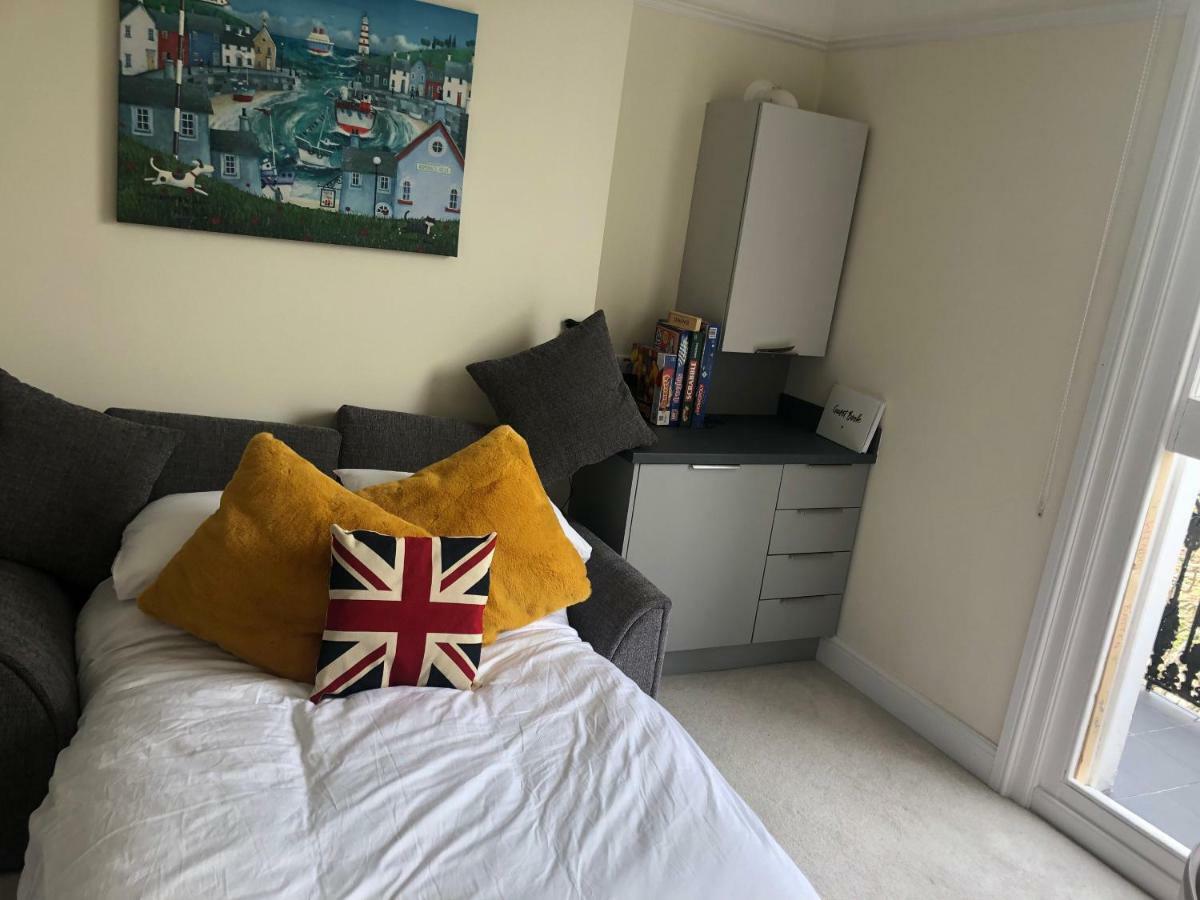 Wight On The Beach, Sleeps 4, Free Off Road Parking, Balcony With Sea Views Ryde  Esterno foto