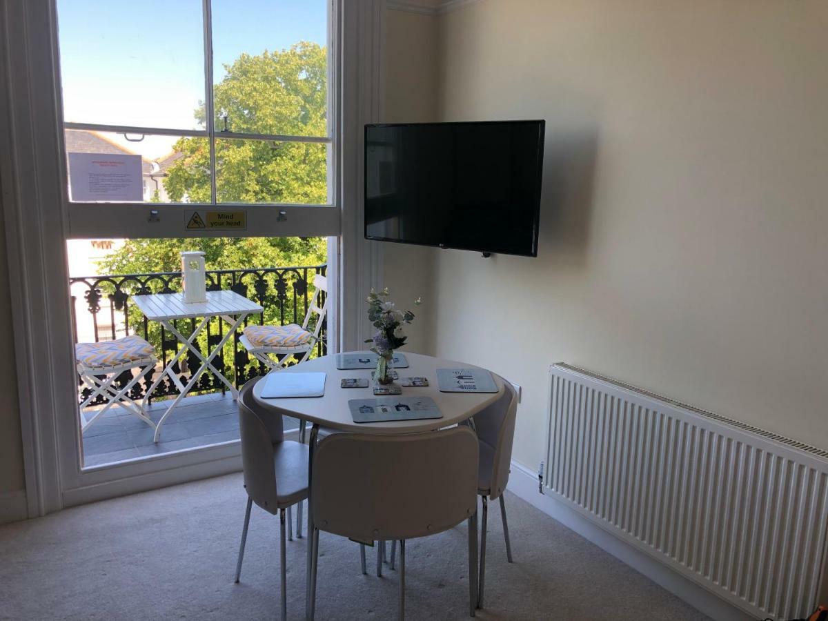 Wight On The Beach, Sleeps 4, Free Off Road Parking, Balcony With Sea Views Ryde  Esterno foto