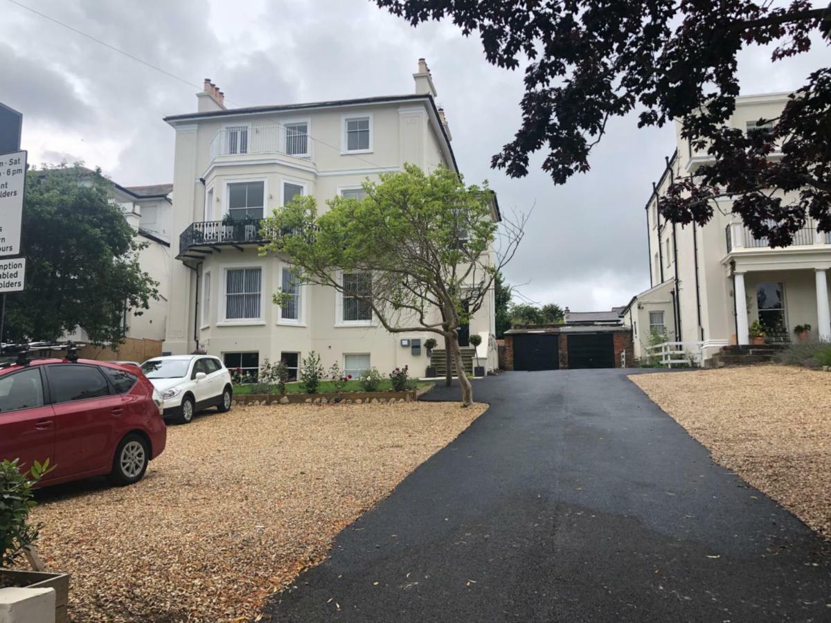 Wight On The Beach, Sleeps 4, Free Off Road Parking, Balcony With Sea Views Ryde  Esterno foto