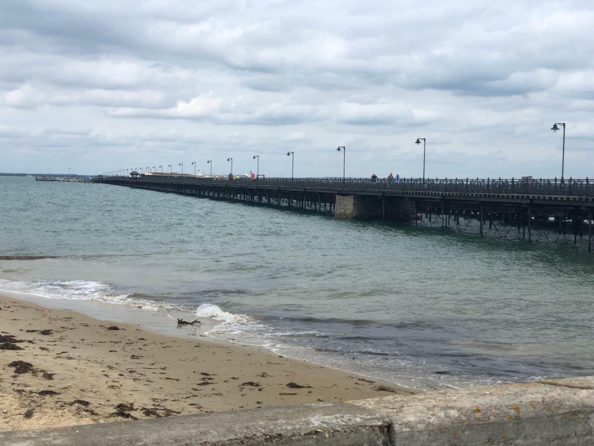 Wight On The Beach, Sleeps 4, Free Off Road Parking, Balcony With Sea Views Ryde  Esterno foto